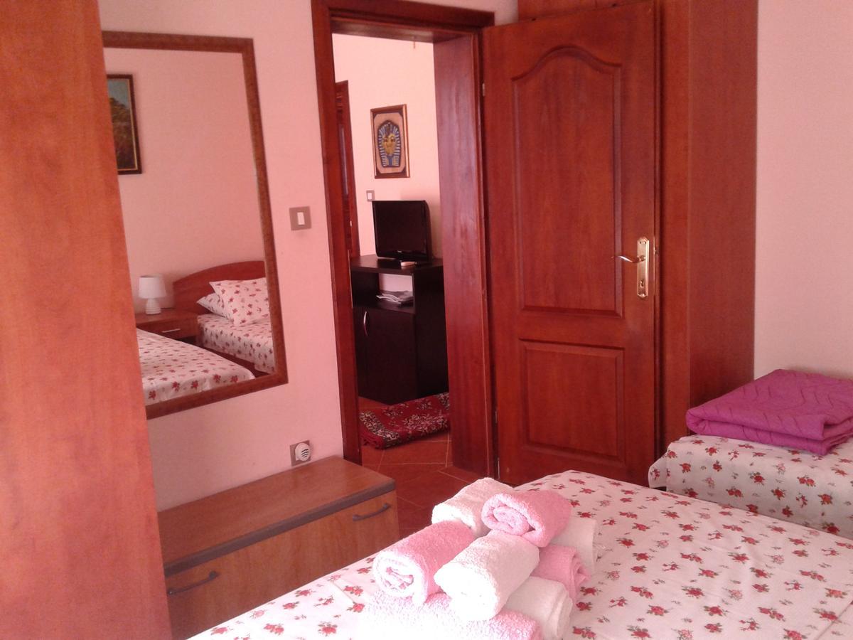 Apartments Tasija Тиват Екстер'єр фото