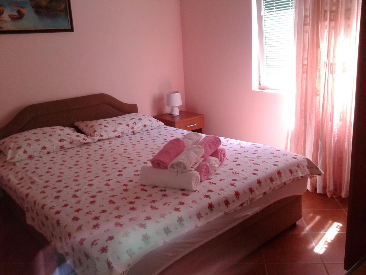 Apartments Tasija Тиват Екстер'єр фото