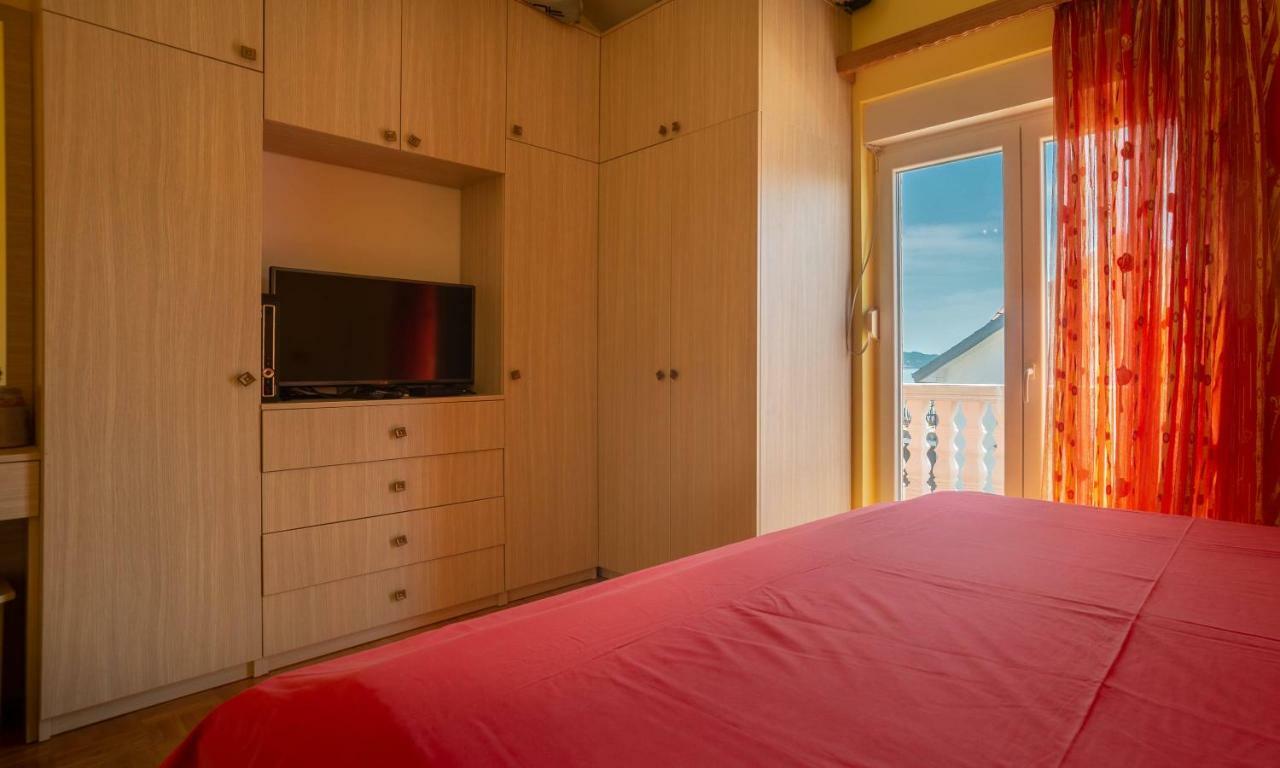 Apartments Tasija Тиват Екстер'єр фото