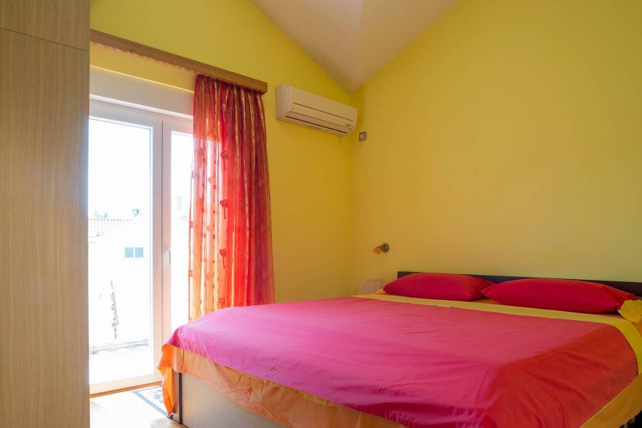 Apartments Tasija Тиват Екстер'єр фото