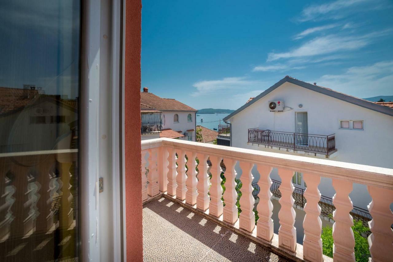 Apartments Tasija Тиват Екстер'єр фото