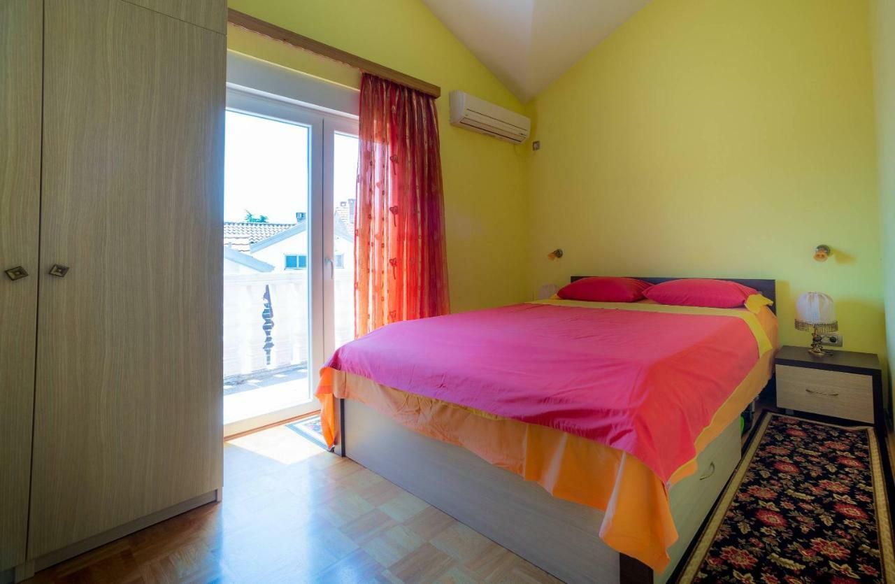 Apartments Tasija Тиват Екстер'єр фото